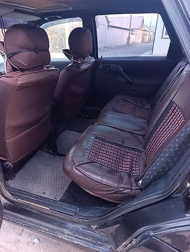 экран саната: Автомобиль — легковой седан/хэтчбек с 5 дверями, салон темный — 4