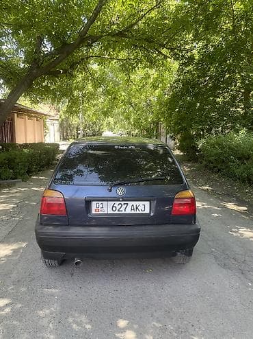 Продажа авто: Volkswagen Golf: 1994 г., 1.6 л, Механика, Бензин, Хэтчбэк — 3