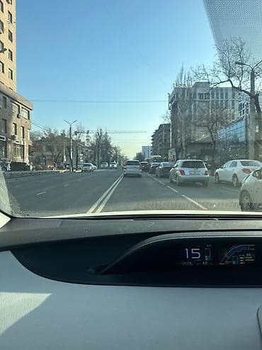 lexus ct: Toyota Prius: 2019 г., 1.8 л, Автомат, Гибрид, Хэтчбэк — 3