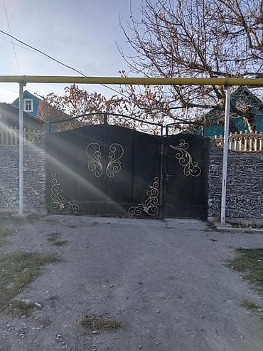 ош област: Продаются 2 совмещённых участка: 2 дома, 2 красные книги, хоз — 1