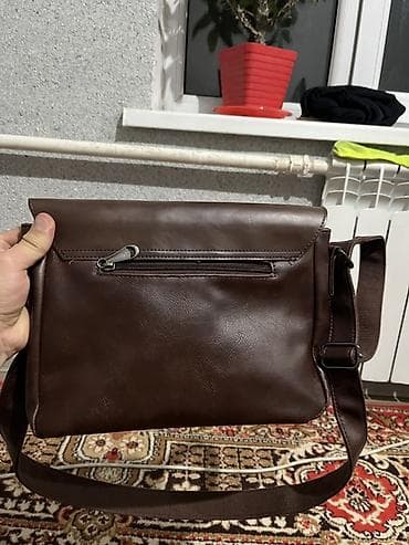 Бижутерия: Сумка через плечо, коричневая, классический формат «мессенджер» — 2