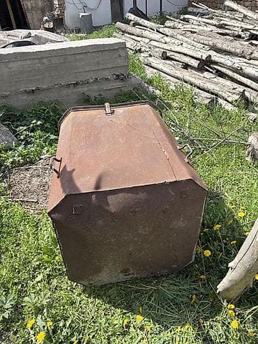 зонт бу: Продается металлический бак с выраженной ржавчиной, имеющий — 3