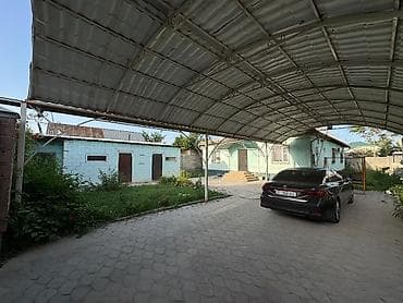 4: Дом с двором и большим навесом для авто: • Закрытый участок за — 2