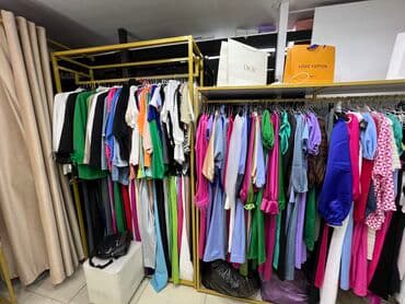 пристенное оборудование для магазина одежды: Кронштейн Для одежды, Материал: Металл, С подсветкой, Новый — 19