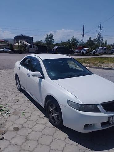 продам срочно: Белый седан среднего класса. Основные особенности: - Кузов: 4-дверный — 1