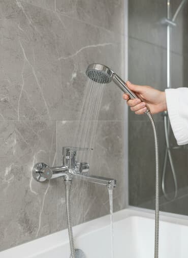 пожарный шланга: Смеситель для ванны и душа, Ручной душ, Установка: Наружный монтаж, Материал: Нержавейка, Функции: Без функций — 1