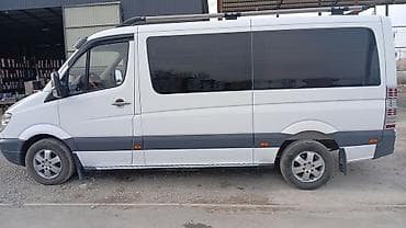 Микроавтобус/минивэн белого цвета, удлинённая база. Кузов