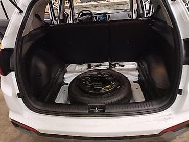 тарпеда тико: Hyundai Creta (белый кузов, черная крыша) с фирменной оклейкой Яндекс — 5