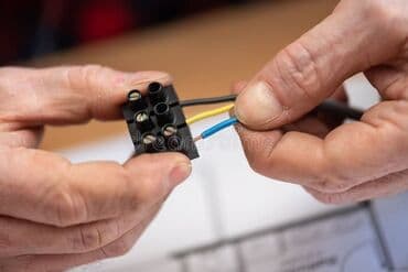 Электрики: Электрик | Установка автоматов, Монтаж видеонаблюдения, Установка люстр, бра, светильников Больше 6 лет опыта — 1