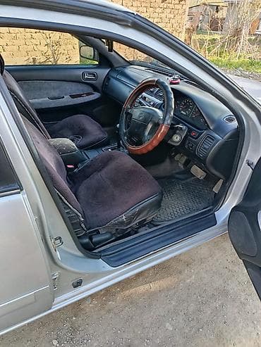 leksus 570: Седан серебристого цвета, 4 двери, правый руль. Кузов классической — 8