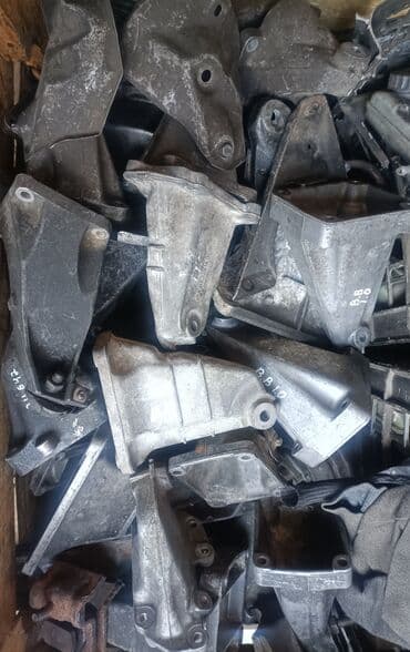 Кронштейн опоры двигателя,мотора на Мерседес