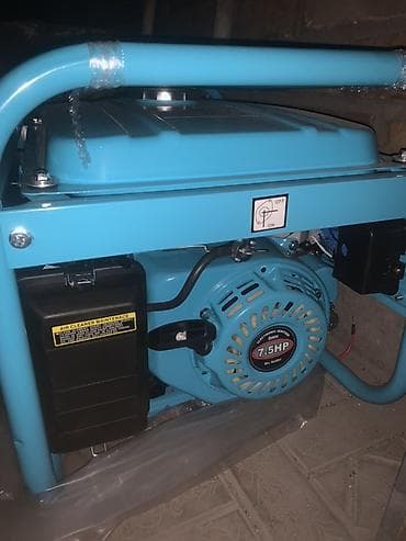 открыто: Бензиновый генератор с открытой рамой, цвет голубой. Основные — 3
