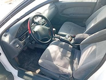 мойка транзбой: Седан Nissan Cefiro (примерно середина 1990‑х), белый, леворульный — 8