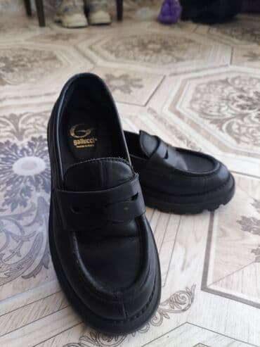 антиварусная детская обувь: Две пары детской обуви. 1) Кроссовки/кеды на липучках: - Цвет — 1