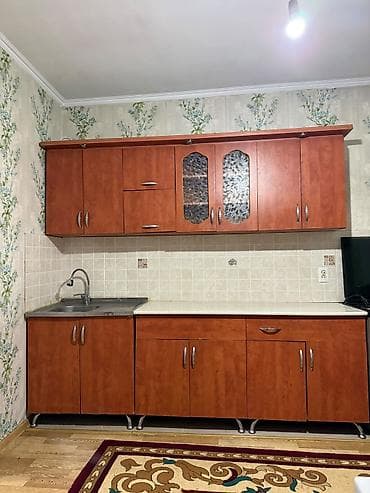 Кухонный гарнитур из ЛДСП в тёплом оттенке «вишня». Состав и размеры — 1