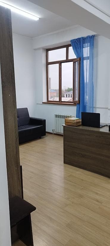 восточный квартал: Срочно сдаю офис! Район восточного автовокзала. офис по Осмонкула. НЕ — 8