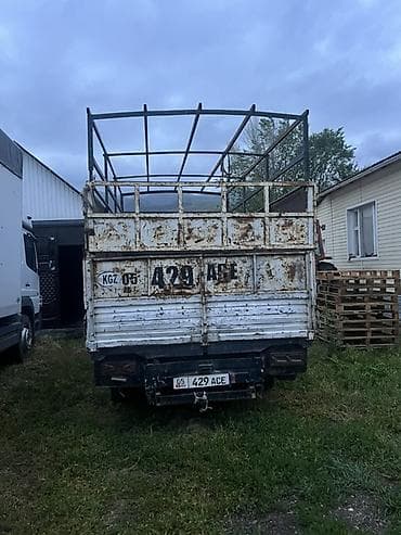 Унаа: Грузовой бортовой фургон Mercedes-Benz Sprinter (кабина с правым рулем — 4