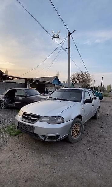 Унаа сатуу: Daewoo Nexia: 2010 г., 1.6 л, Кол менен иштөөчү, Седан — 1