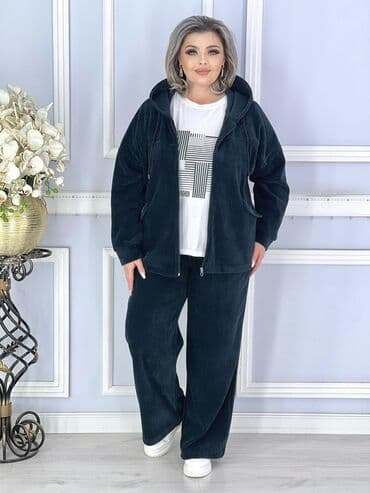 спортивные пуховики: Женский спортивный костюм, состоящий из куртки-бомбера на молнии и — 5