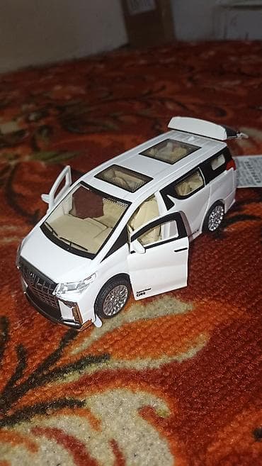 Toyota Alphard — 2