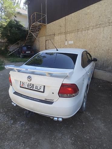 Унаа сатуу: Volkswagen Polo: 2013 г., 1.6 л, Кол менен иштөөчү, Бензин, Седан — 3