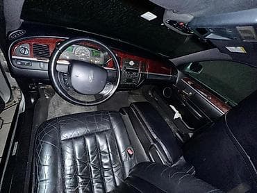хай лимузин: Лимузин Lincoln Town Car Stretch, серебристый цвет. Ключевые — 8