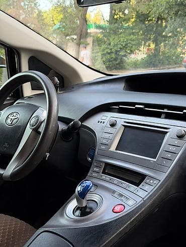 prius: Toyota Prius: 2015 г., 1.8 л, Автомат, Гибрид, Хэтчбэк — 6