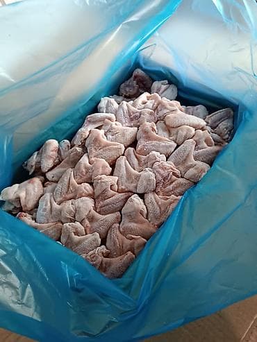 бутылированная вода: Замороженная куриная продукция, фасованная в коробки с вкладышем. 10кг — 3