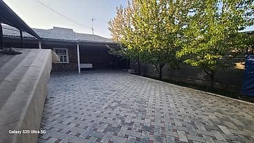 с озерное: Просторный частный дом с большим мощёным двором и навесами. - Два — 3