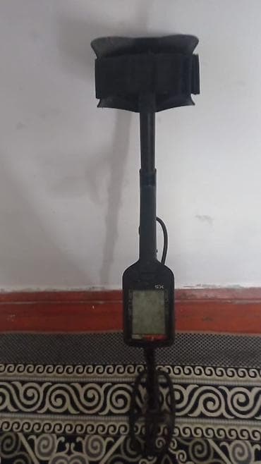 Металлоискатель с ЖК‑дисплеем и овальной поисковой катушкой