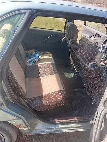 кассеты аудио: Volkswagen Passat: 1989 г., 1.8 л, Ручные, Бензин, Седан — 3