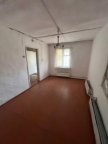 апарат для бизнеса: Продается 3-х комнатный дом барачного типа, в г.Балыкчы. На — 8