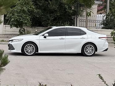 corolla s: Toyota Camry: 2019 г., 2.5 л, Автомат, Гибрид, Седан — 7