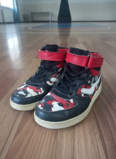 детские комбинезоны на синтепоне: Кроссовки высокие, хорошего качества, внутри утепленные мягким флисом — 1