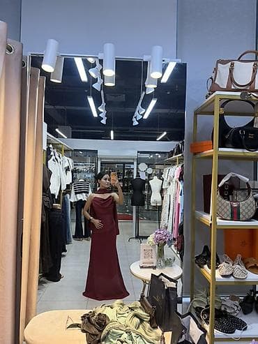 дождевик плащ: Вечернее платье в бордовом цвете с накидкой - Силуэт: прямой/слегка — 3