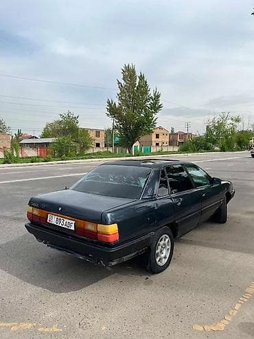 аудио касета: Audi 100: 1987 г., 1.8 л, Механика, Бензин, Седан — 2