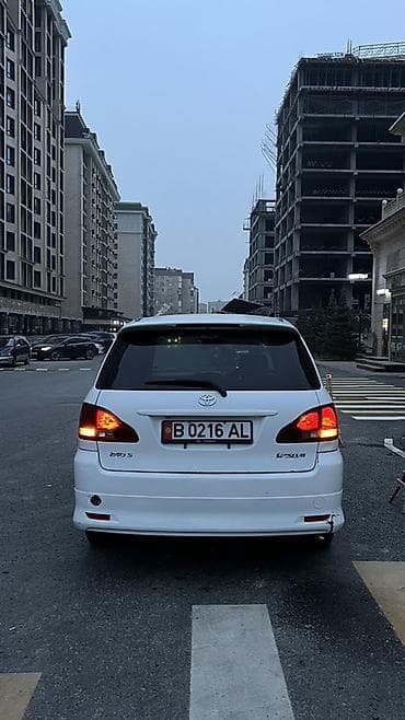 id 4: Toyota Ipsum: 2001 г., 2.4 л, Автомат, Бензин, Минивэн — 5