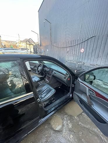 aion v plus: Mercedes-Benz E-Class: 2001 г., 2.2 л, Автомат, Дизель, Седан — 5