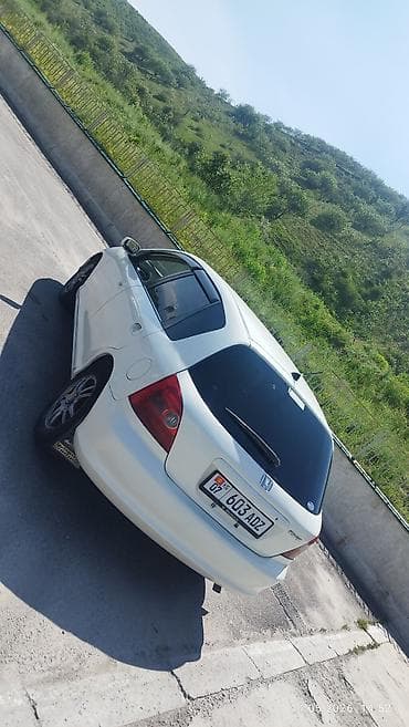 Honda Civic: 2000 г., 1.5 л, Вариатор, Бензин, Хэтчбэк — 3