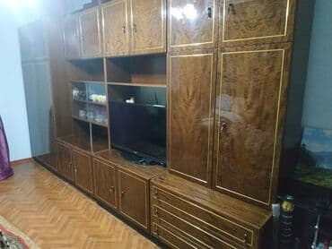 белый письменный стол: Гарнитур для зала, ДСП, цвет - Коричневый — 4