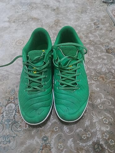 футбольные кроссовки: Зелёные кроссовки Nike для футзала/зала - Модель: индор (плоская — 2