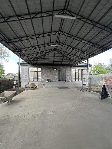 модуль дома: Просторный частный дом с большим навесом и современным интерьером — 1