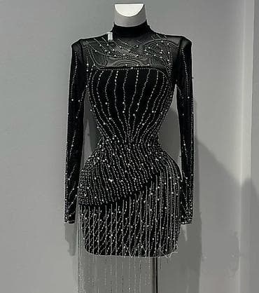 велюровый халат: Черное вечернее мини-платье - Силуэт: облегающее мини, акцент на — 1