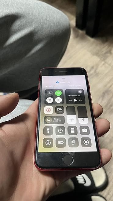 aiphone 13: IPhone SE 2020, Красный — 3