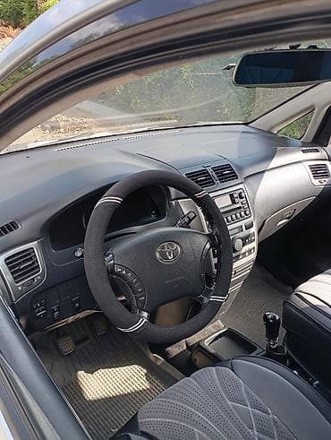 Toyota Avensis Verso: 2004 г., 2 л, Механика, Дизель, Минивэн — 8