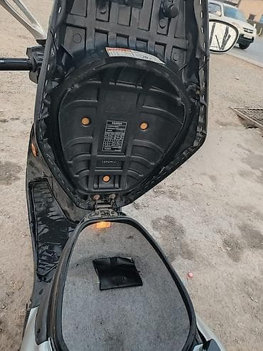 скутер продажа: Тип скутера Suzuki, 125 куб. см, Бензин, Б/у — 6