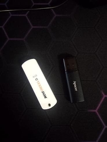Флешка Apacer, 60 GB, Флешка ТехноDom 8 GB. Обе с интерфейсом USB‑A