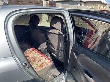 коврик для: Toyota Vitz: 2003 г., 1.3 л, Автомат, Бензин, Хэтчбэк — 3