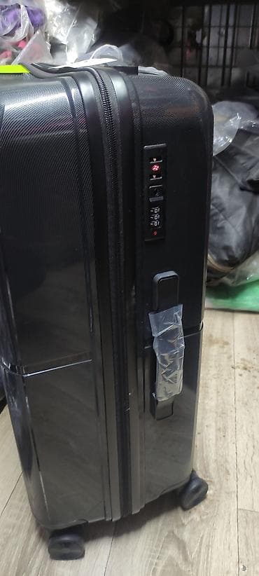 Спецодежда: Чемодан, Материал: Пластик, Средний (40 - 70 л), Твердый корпус — 3