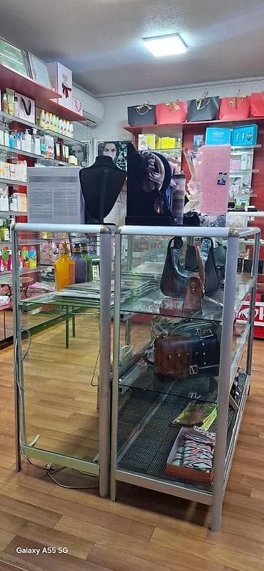 Витрина стеклянная at lalafo.kg Витрина стеклянная
